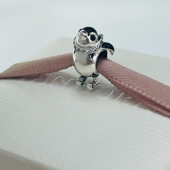 Pandora Skiing Penguin Charm - Picture 1 of 6